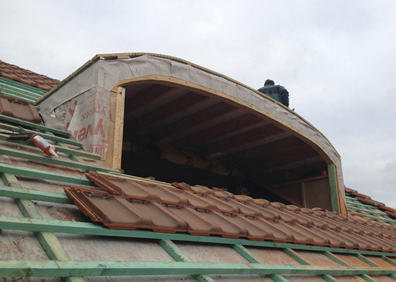 Réalisation de lucarne ceintrée dans toit existant Laeken
