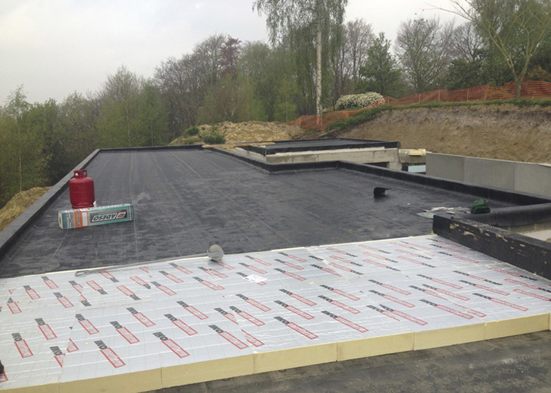 Complexe toiture chaude avec isolant en panneaux PIR