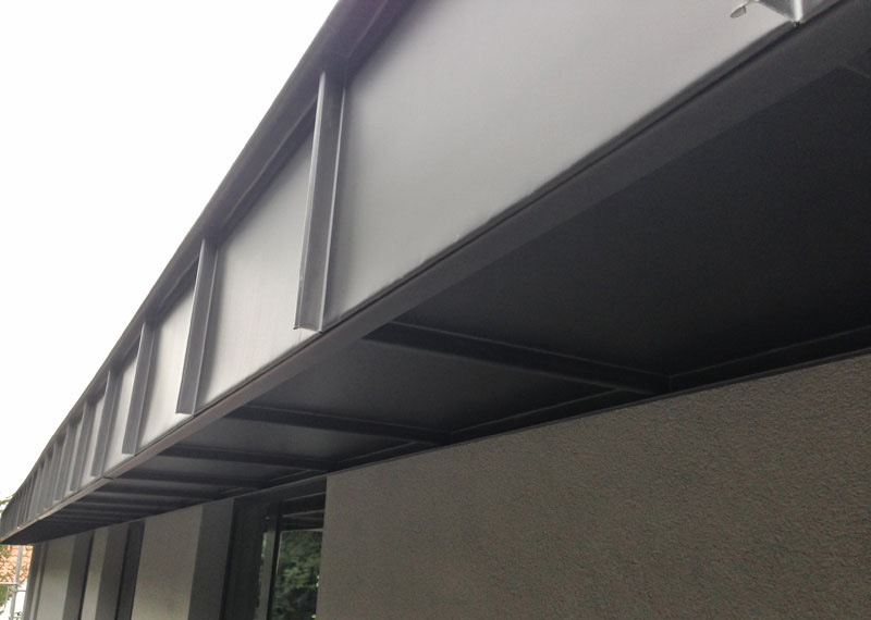 Habillage de corniches en zinc noir (anthrazinc) - Auderghem
